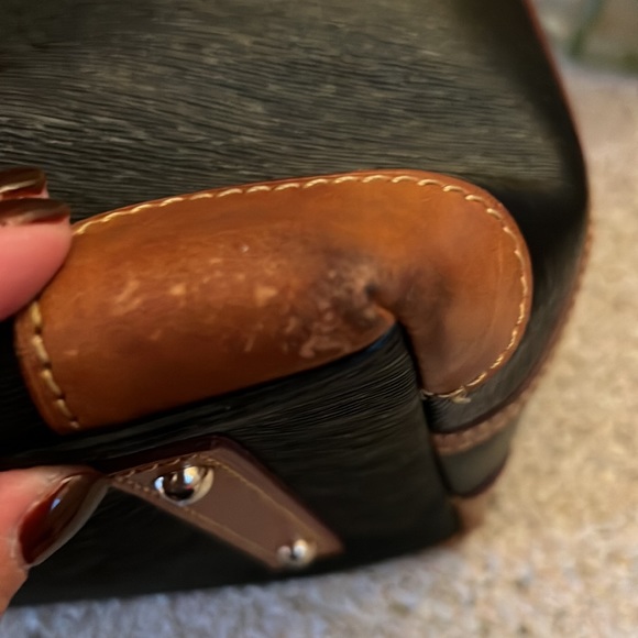 Dooney and Bourke Black Satchel - Good Used Condition 🌺 - Picture 11 of 16